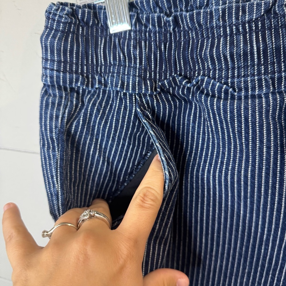 Loft Striped Navy Cotton Women's Shorts Size Medium - Picture 5 of 7